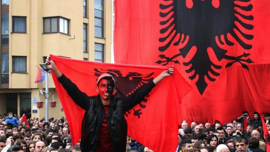 Στο «κόκκινο» ο αλβανικός εθνικισμός: Προεκτείνονται στα Βαλκάνια οι συνέπειες της δολοφονίας Κατσίφα – Εθνοτικές συγκρούσεις βλέπουν διεθνή ινστιτούτα